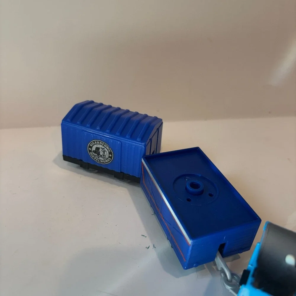 Thomas & Friends TrackMaster Gordon Motorized Engine Blue Cargo Cars Train Set
